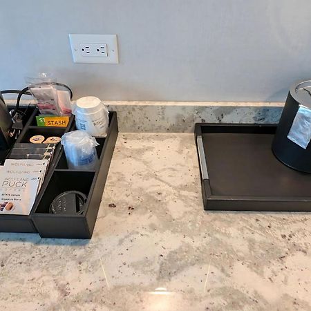 Best Western Premier Hotel At Fisher'S Landing Ванкувер Экстерьер фото