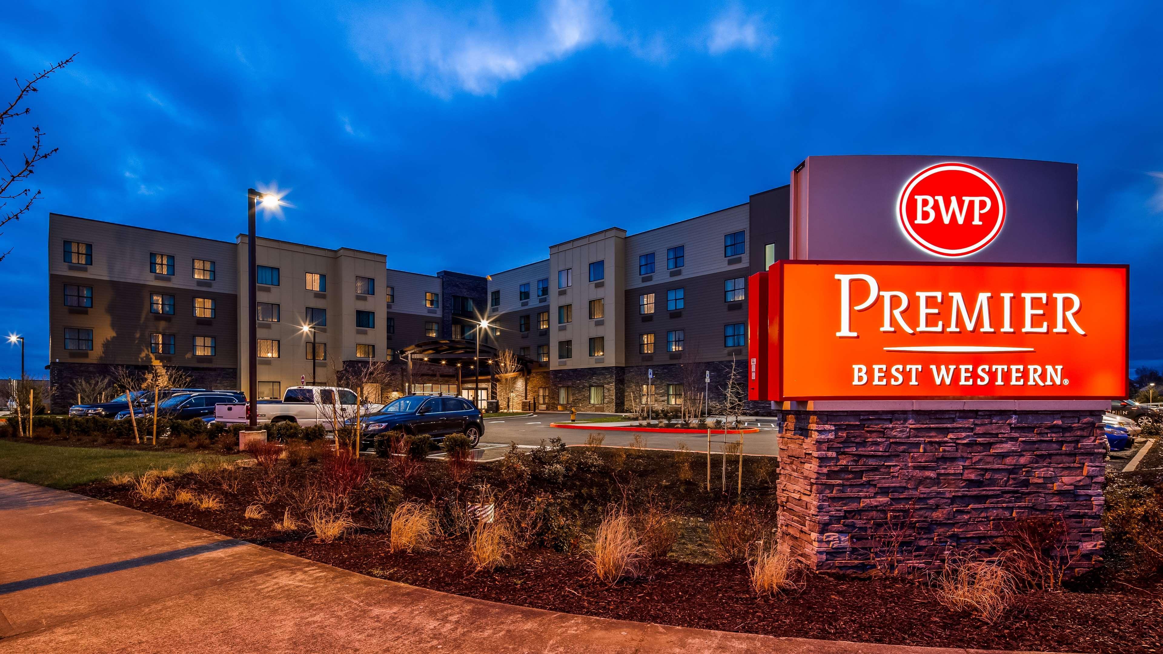 Best Western Premier Hotel At Fisher'S Landing Ванкувер Экстерьер фото