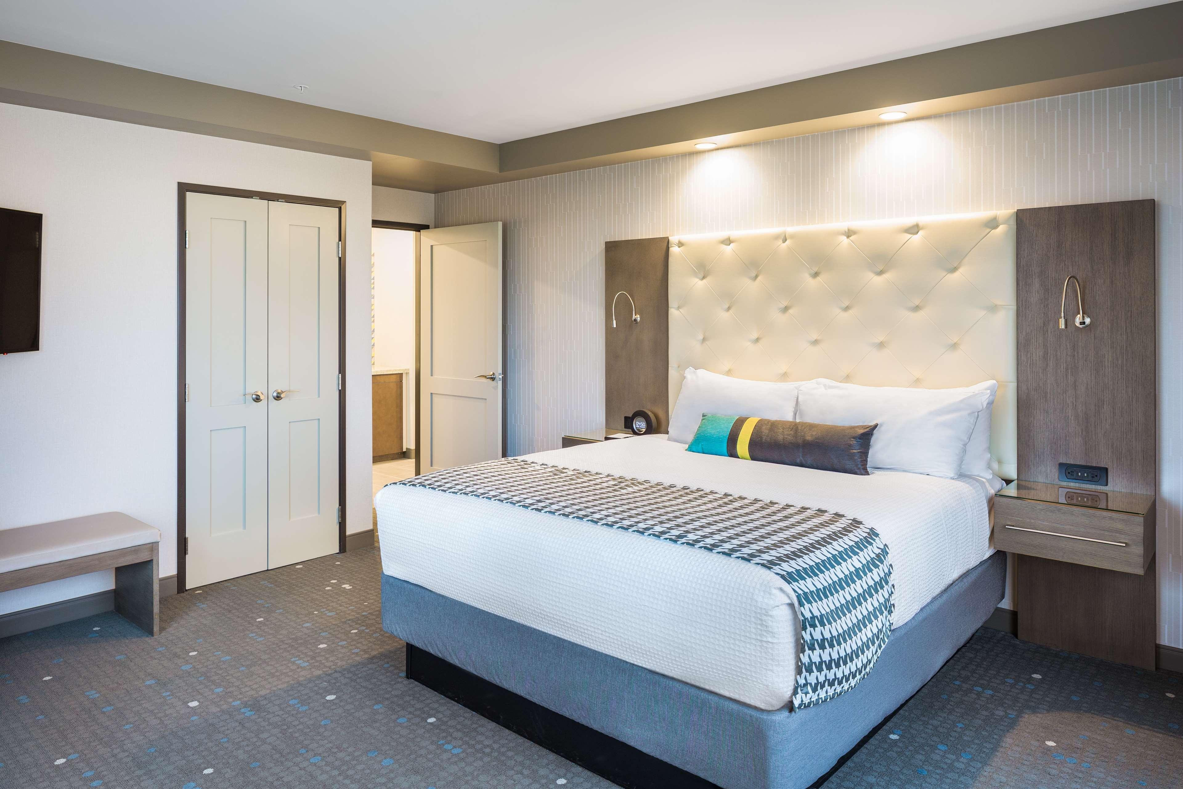 Best Western Premier Hotel At Fisher'S Landing Ванкувер Экстерьер фото