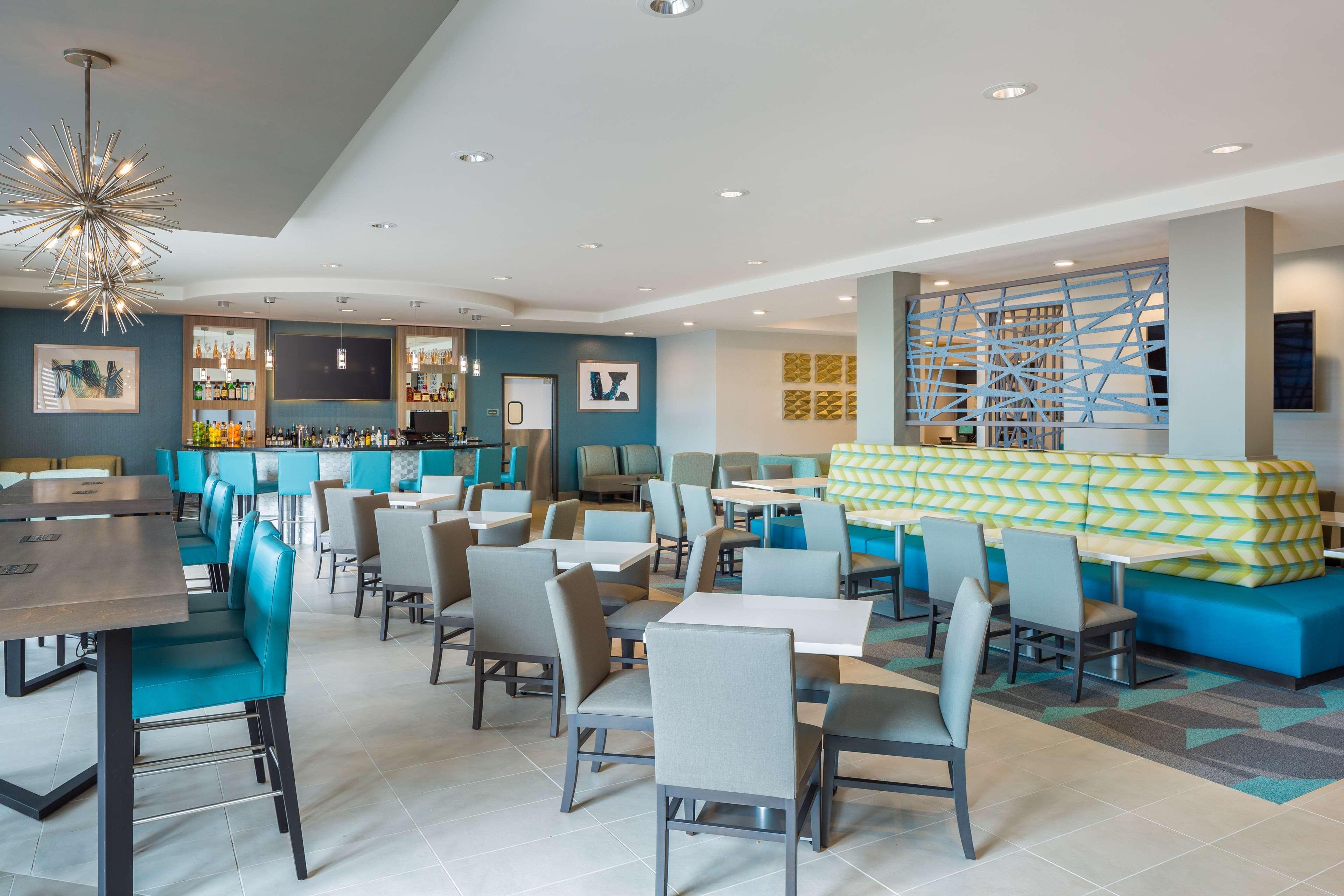 Best Western Premier Hotel At Fisher'S Landing Ванкувер Экстерьер фото