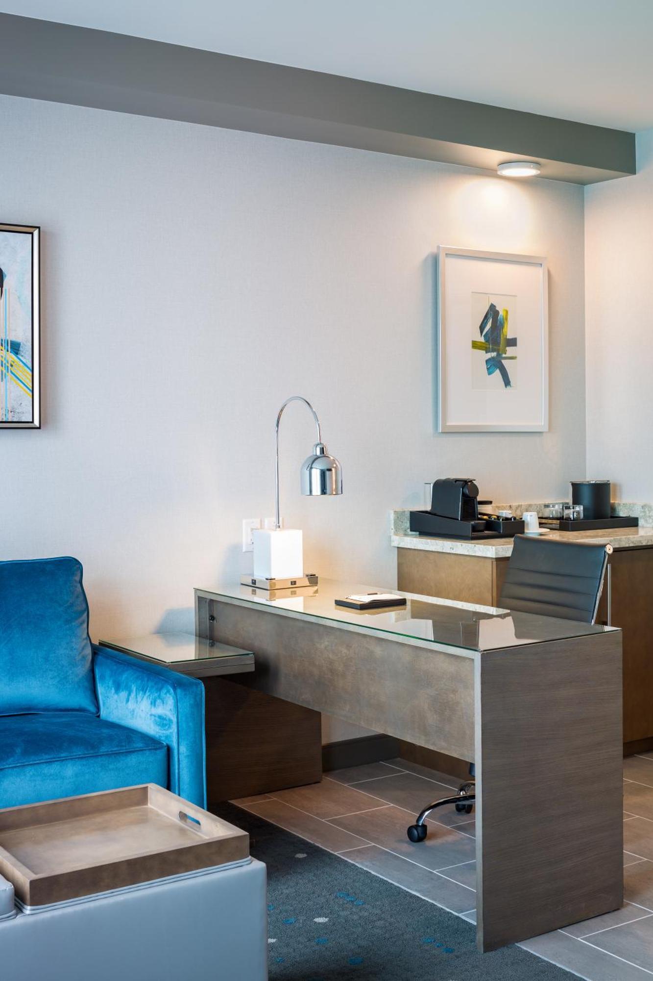 Best Western Premier Hotel At Fisher'S Landing Ванкувер Экстерьер фото