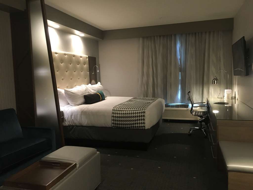 Best Western Premier Hotel At Fisher'S Landing Ванкувер Номер фото