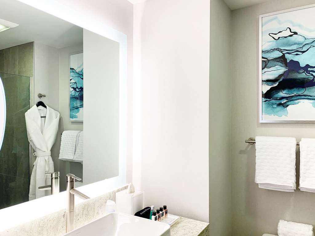 Best Western Premier Hotel At Fisher'S Landing Ванкувер Номер фото