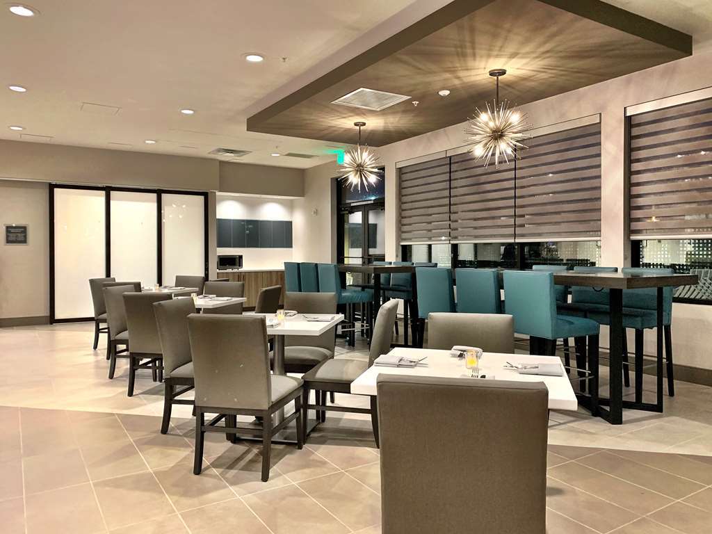 Best Western Premier Hotel At Fisher'S Landing Ванкувер Ресторан фото